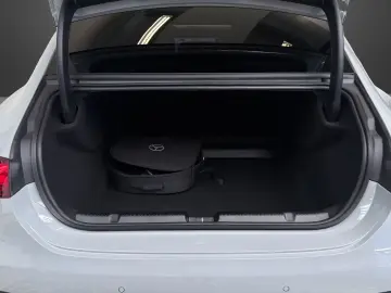 MERCEDES-BENZ EQE 350 4M AMG Hyperscreen Airmatic HU…
