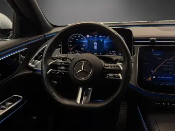 MERCEDES-BENZ E 300 T de 4M AMG AHK Pano 360  Keyles…