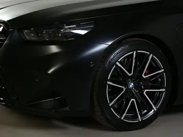 BMW M5 NP 160290.- AHK Panorama ACC B&W V-Max 20 21