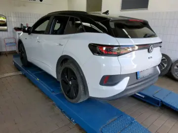 VW ID.4 GTX 220 kW 4Motion  Wärmepumpe Navi Kamera