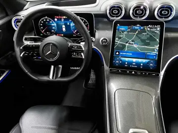 MERCEDES-BENZ GLC 300 4M Coupé AMG PANO HUD BURMESTE…