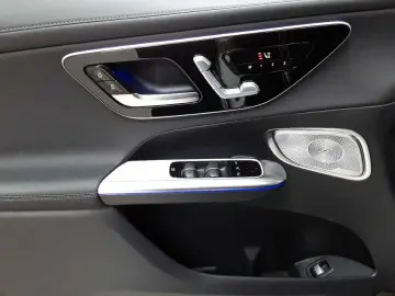MERCEDES-BENZ GLC 300 4M Coupé AMG PANO HUD BURMESTE…