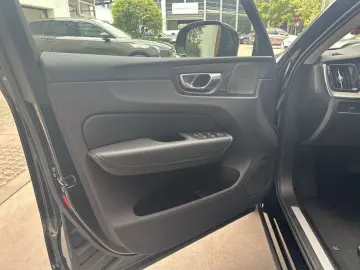 VOLVO XC60 B5 B AWD Plus Dark