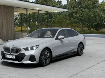 BMW 550e xDr M SPORT Pano 360  H K HUD AdpLED DAPro