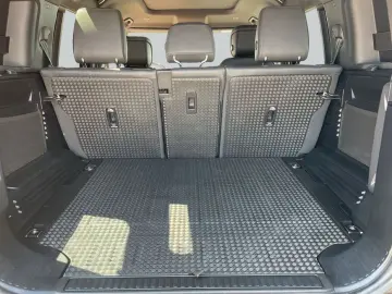 LAND ROVER Defender 110 D300 X-Dynamic HSE Pano  22&…