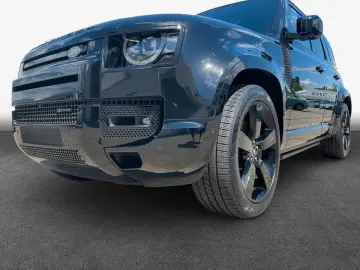 LAND ROVER Defender 110 D300 X-Dynamic HSE Pano  22&…