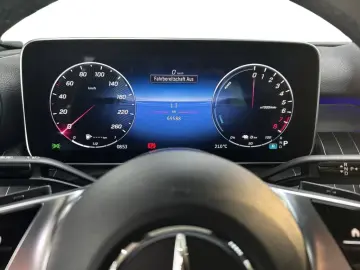 Mercedes-Benz C 300 e AUT Kam. KeyLess Klima LED