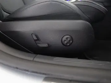 Mercedes-Benz C 300 e Avantgarde AHK Kamera LED