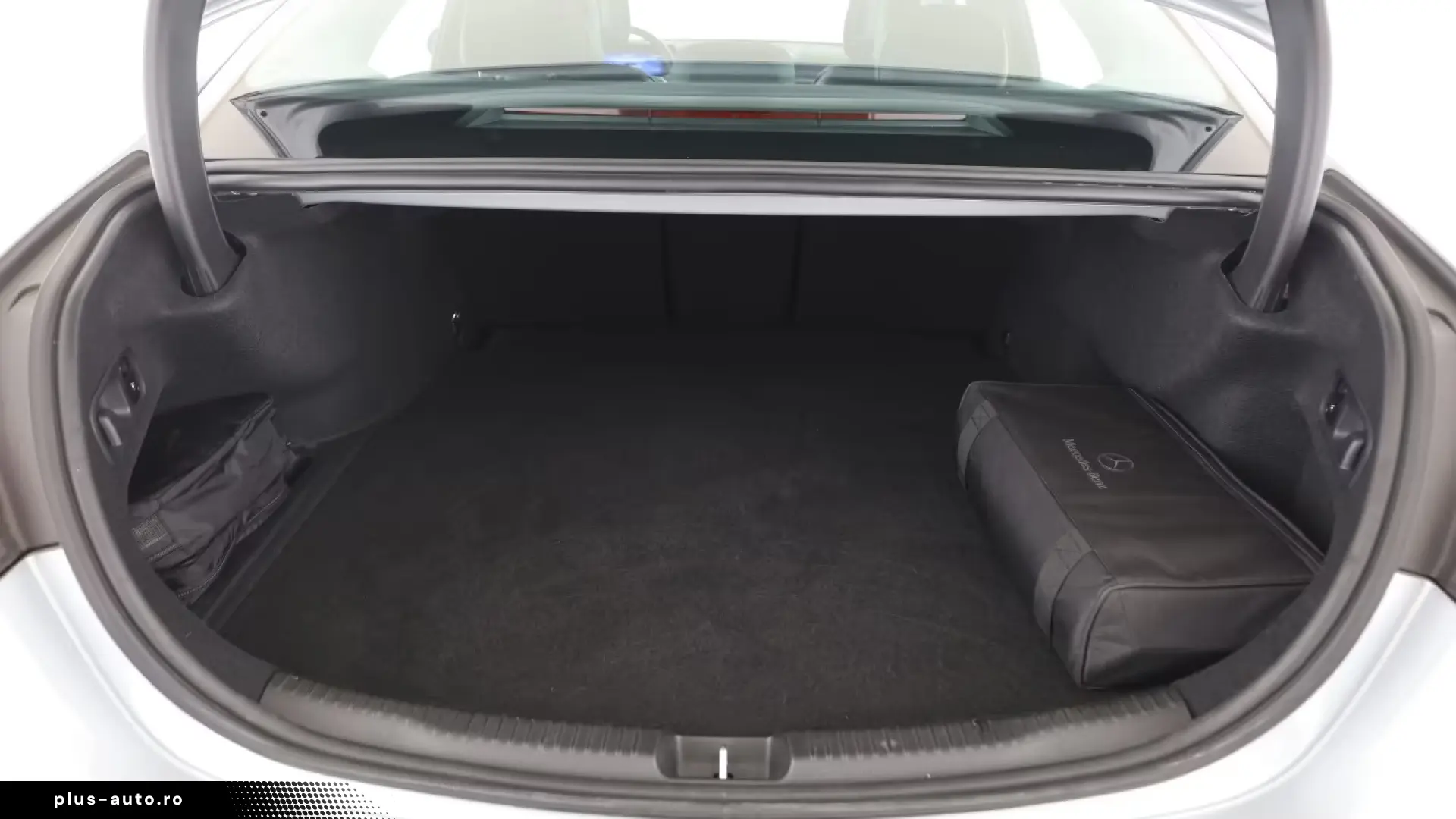 Mercedes-Benz C 300 e Avantgarde AHK Kamera LED
