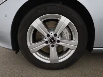 Mercedes-Benz C 300 e Avantgarde AHK Kamera LED