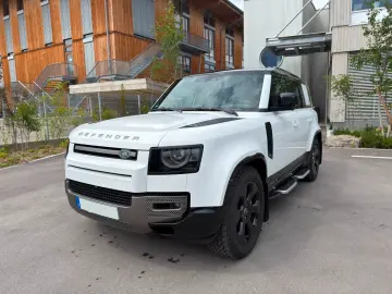 LAND ROVER Defender 110 X-Dynamic HSE