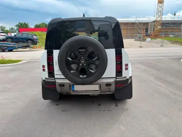 LAND ROVER Defender 110 X-Dynamic HSE