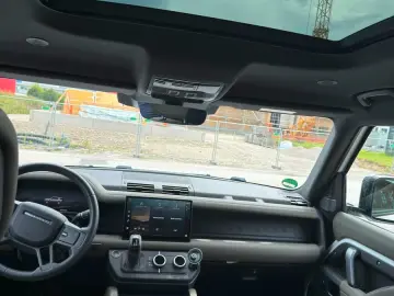 LAND ROVER Defender 110 X-Dynamic HSE