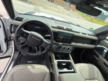 LAND ROVER Defender 110 X-Dynamic HSE
