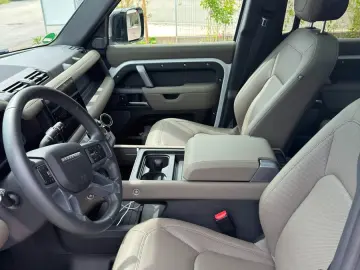 LAND ROVER Defender 110 X-Dynamic HSE