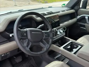 LAND ROVER Defender 110 X-Dynamic HSE