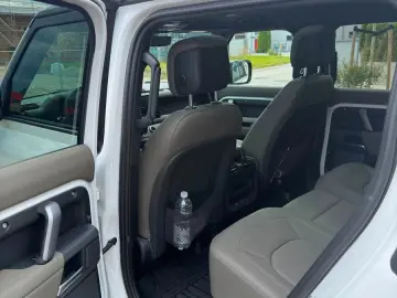 LAND ROVER Defender 110 X-Dynamic HSE