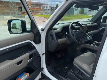 LAND ROVER Defender 110 X-Dynamic HSE
