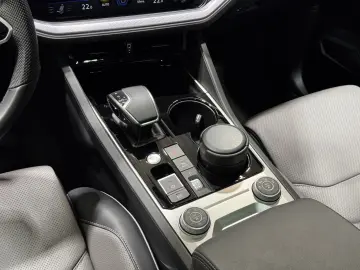 VW Touareg R-Line Black Style   MATRIX PANO LUFT
