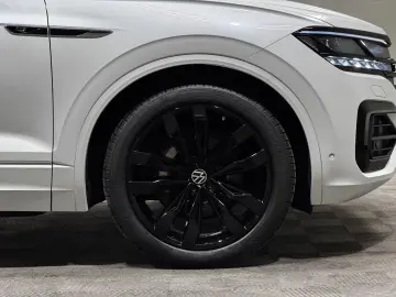 VW Touareg R-Line Black Style   MATRIX PANO LUFT