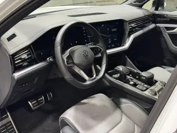 VW Touareg R-Line Black Style   MATRIX PANO LUFT