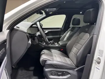 VW Touareg R-Line Black Style   MATRIX PANO LUFT