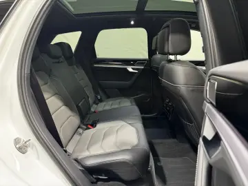 VW Touareg R-Line Black Style   MATRIX PANO LUFT