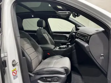 VW Touareg R-Line Black Style   MATRIX PANO LUFT