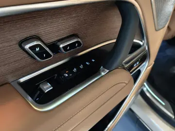 LAND ROVER RANGE ROVER AUTOBIOGRAPHY HYBRID AHK 7-SITZE 22