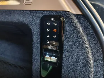 LAND ROVER RANGE ROVER AUTOBIOGRAPHY HYBRID AHK 7-SITZE 22