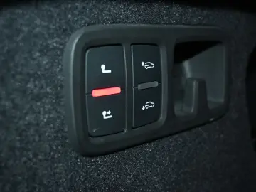 AUDI SQ8 4.0 TFSI Quattro  MATRIX PANO AHK 360 KAM