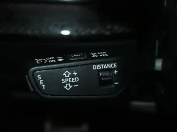 AUDI SQ8 4.0 TFSI Quattro  MATRIX PANO AHK 360 KAM