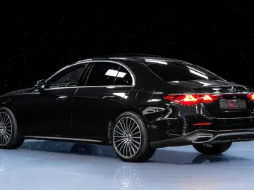 MERCEDES-BENZ E 300 de 4MATIC AMG Panoramic