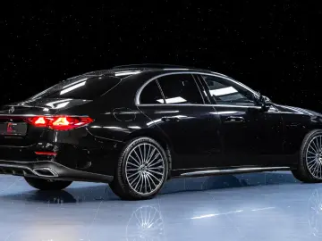 MERCEDES-BENZ E 300 de 4MATIC AMG Panoramic