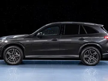 MERCEDES-BENZ GLC 300 e 4MATIC AMG Burmester ACC