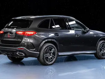 MERCEDES-BENZ GLC 300 e 4MATIC AMG Burmester ACC