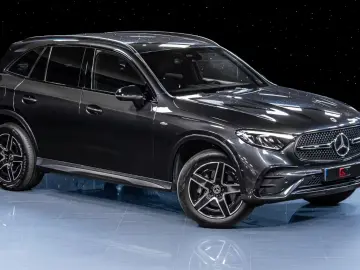 MERCEDES-BENZ GLC 300 e 4MATIC AMG Burmester Towbar ACC