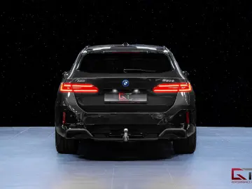 BMW 550e Touring M-Sport Pro Pano 21  B&W Carbon Tow