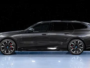 BMW 550e xDrive Touring M-Sport Pro Carbon