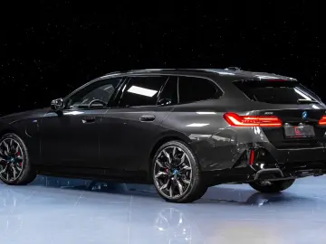 BMW 550e xDrive Touring M-Sport Pro Carbon