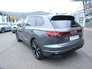 VW Touareg R-Line 3 0 V6 TDI SCR 4MOTION (286 PS) A