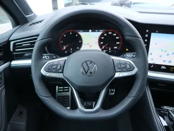 VW Touareg R-Line 3 0 V6 TDI SCR 4MOTION (286 PS) A