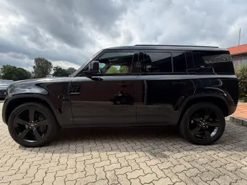 LAND ROVER Defender 3.0 D300 HSE 110 7-Sitze Stand Pano 22