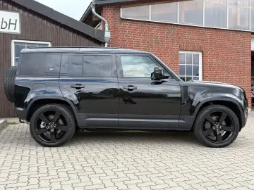 LAND ROVER Defender 3.0 D300 HSE 110 7-Sitze Stand Pano 22