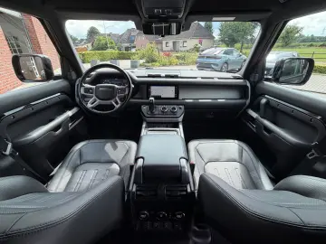 LAND ROVER Defender 3.0 D300 HSE 110 7-Sitze Stand Pano 22