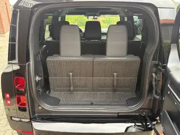 LAND ROVER Defender 3.0 D300 HSE 110 7-Sitze Stand Pano 22