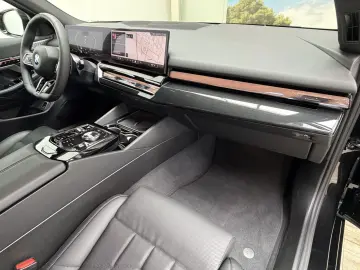BMW 540d xDr. M Sport Pro Pano Sitzlüft. AHK ACC B&W