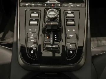 ASTON MARTIN DBX707 MJ 25