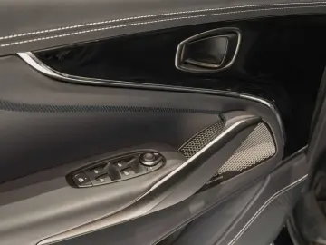 ASTON MARTIN DBX707 MJ 25