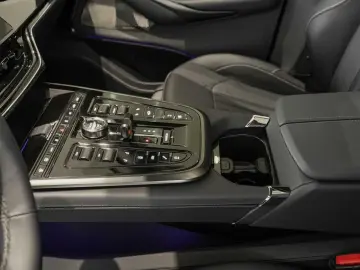 ASTON MARTIN DBX707 MJ 25